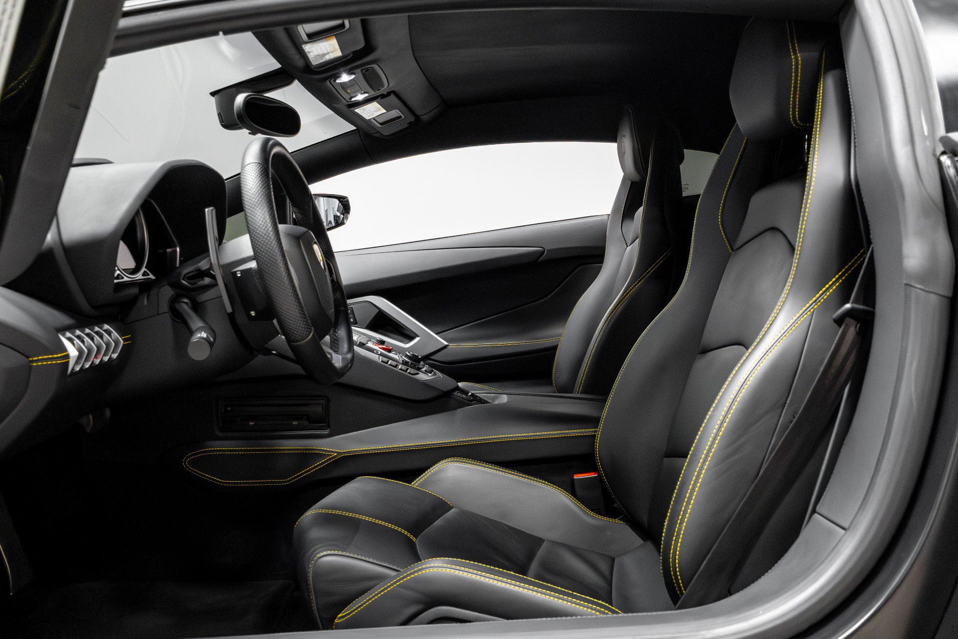 Used 2014 Lamborghini Aventador LP 700-4 image 9