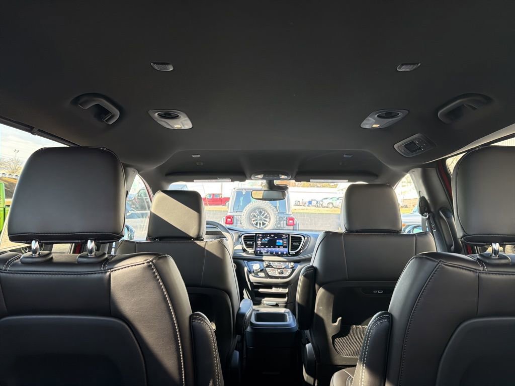 New 2026 Chrysler Pacifica Select FWD image 17