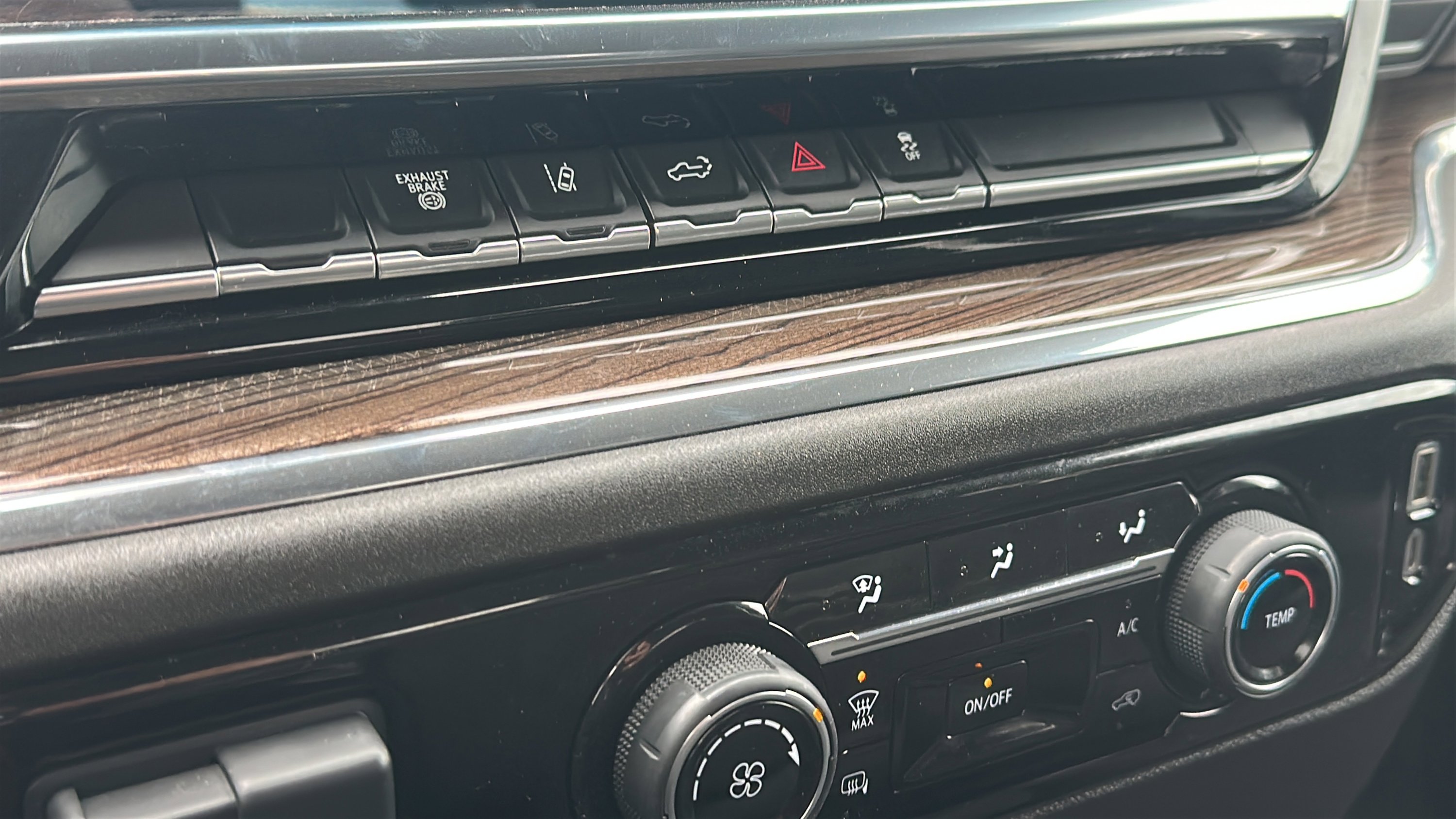 Used 2024 Chevrolet Silverado 2500 LT image 30