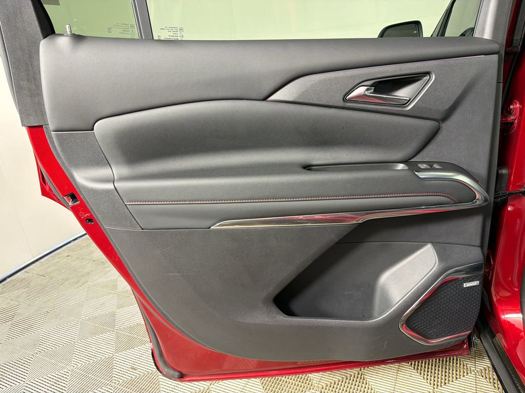 Used 2024 Chevrolet Traverse RS AWD/4WD image 24