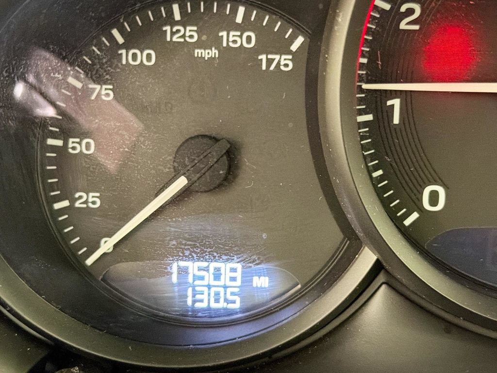 Used 2024 Porsche Macan AWD/4WD image 12