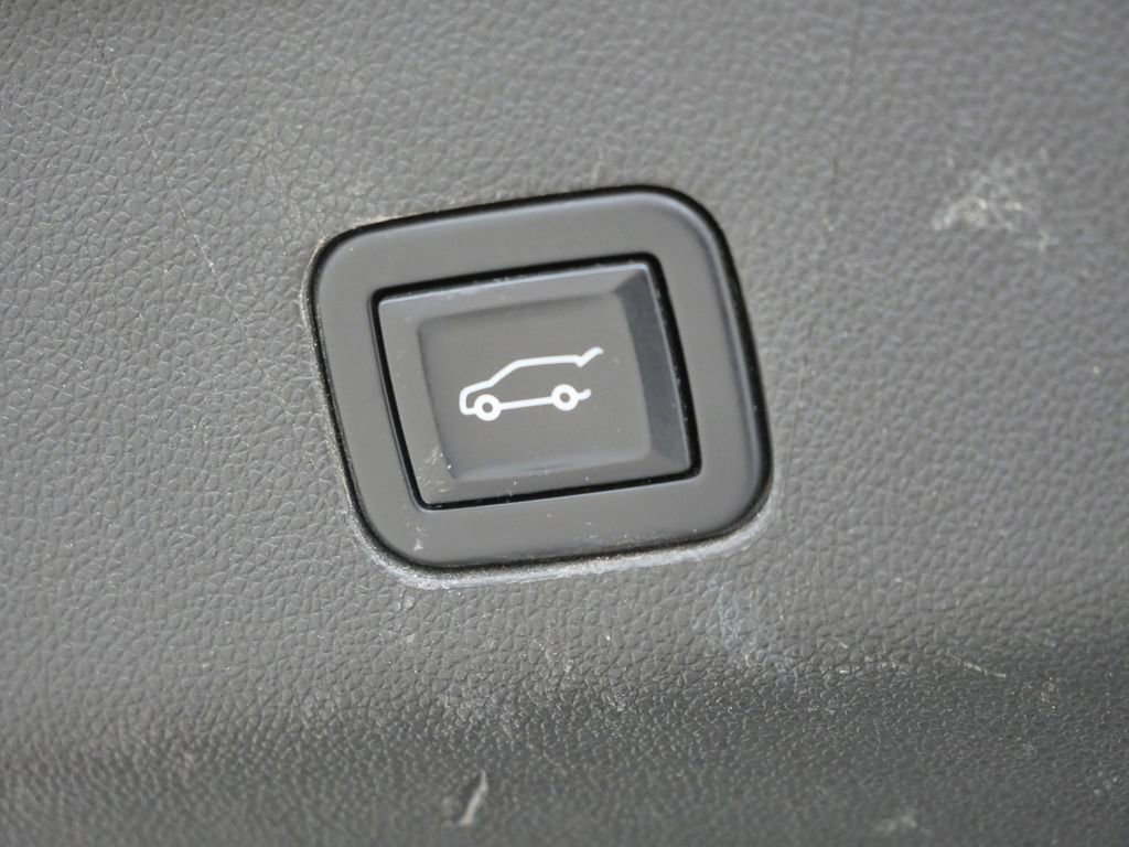 Used 2022 GMC Yukon Denali w/ Denali Premium Package AWD/4WD image 26