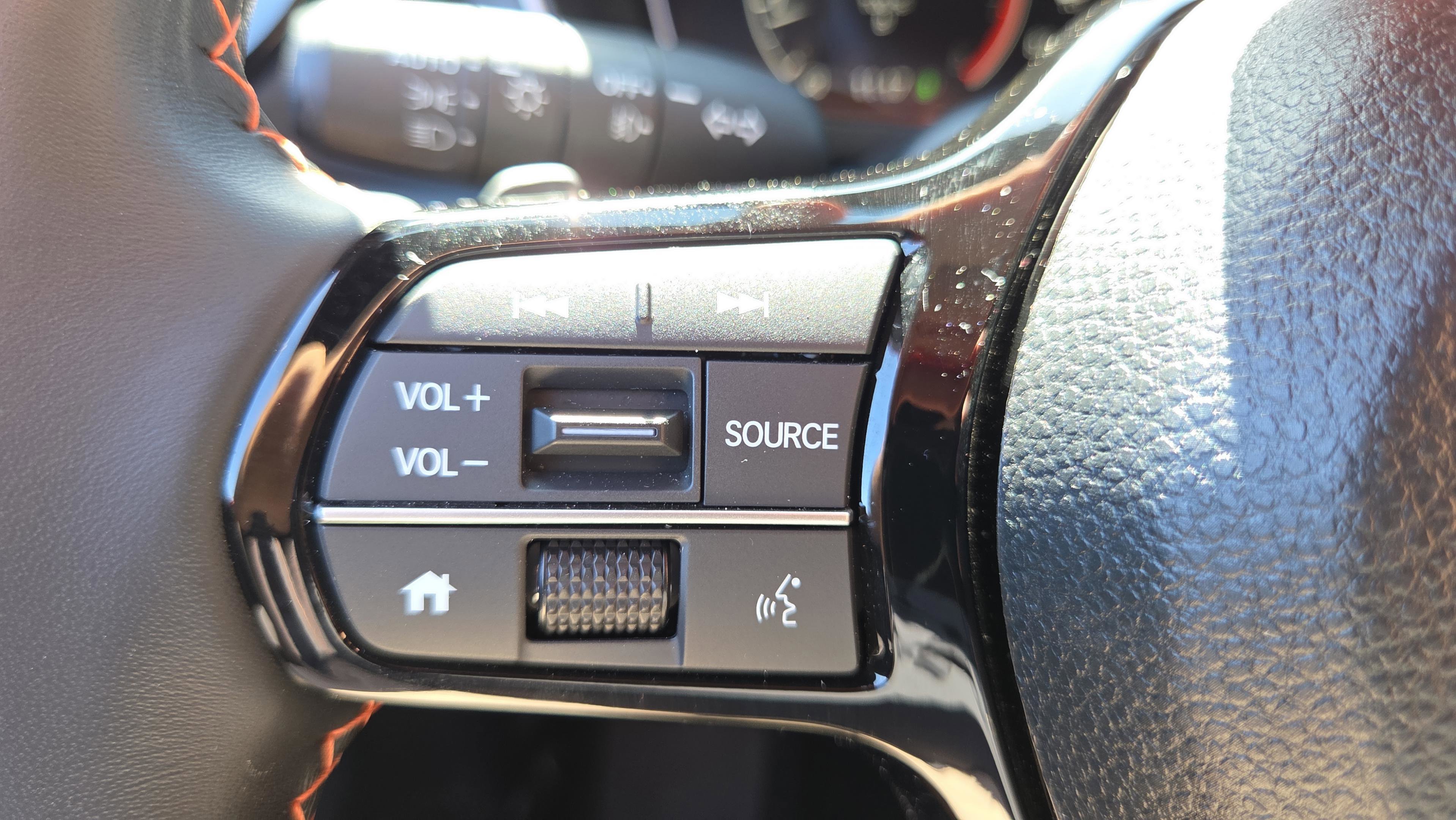 Used 2025 Honda Pilot Sport image 32