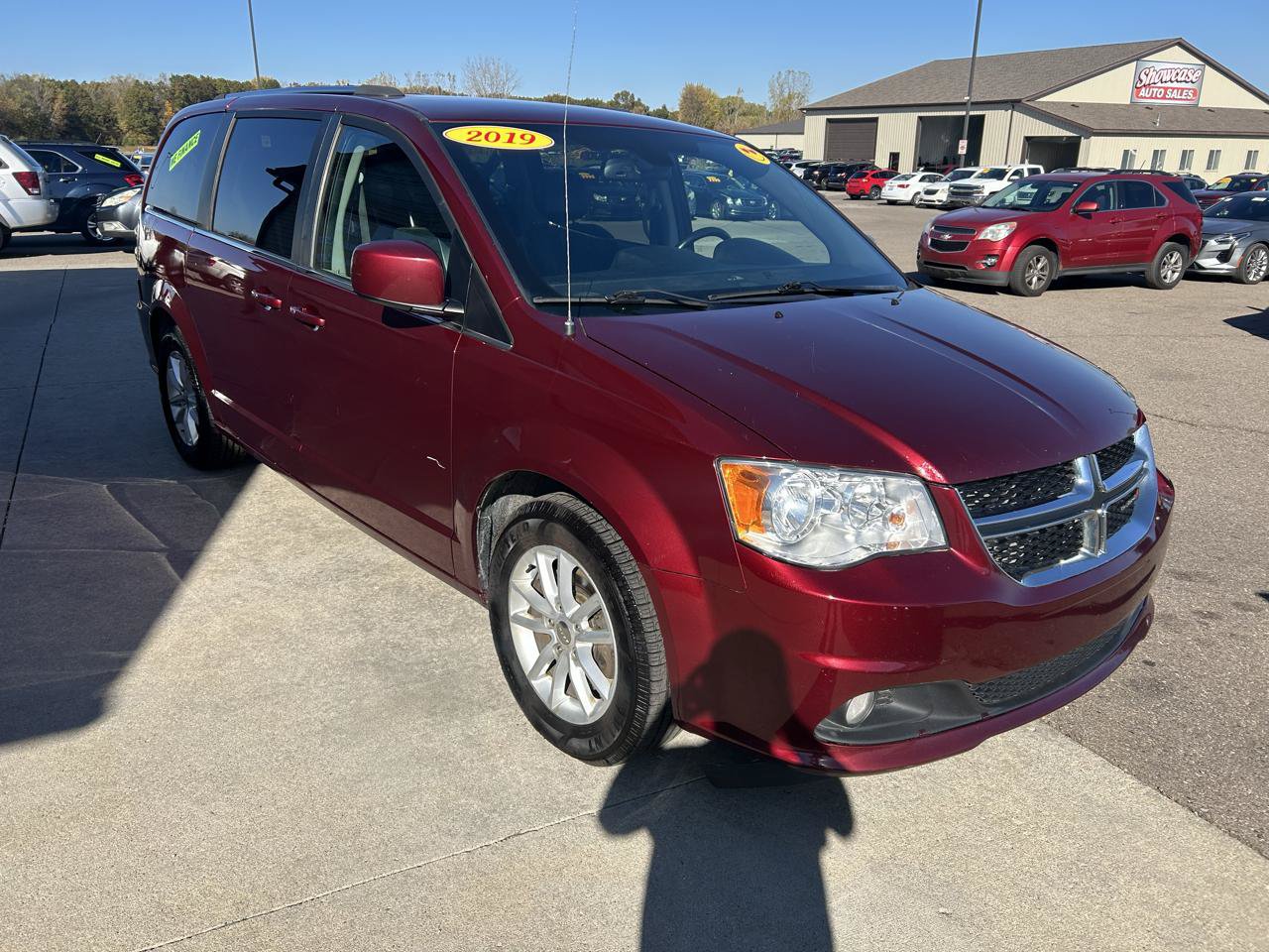 Used 2019 Dodge Grand Caravan SXT FWD image 3