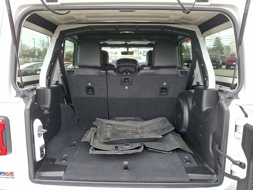 Certified 2022 Jeep Wrangler Unlimited Sahara w/ LED Lighting Group image 18