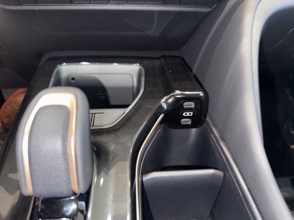 New 2025 Toyota Crown Signia image 6