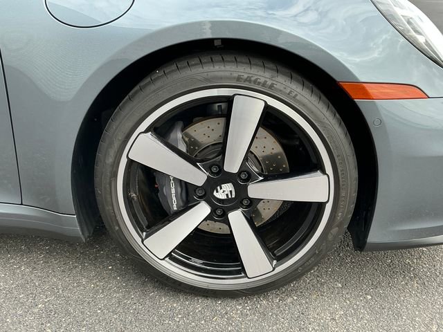 Certified 2025 Porsche 911 Carrera image 12