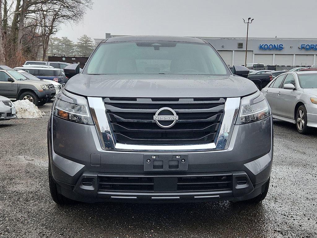 Used 2022 Nissan Pathfinder SV image 2