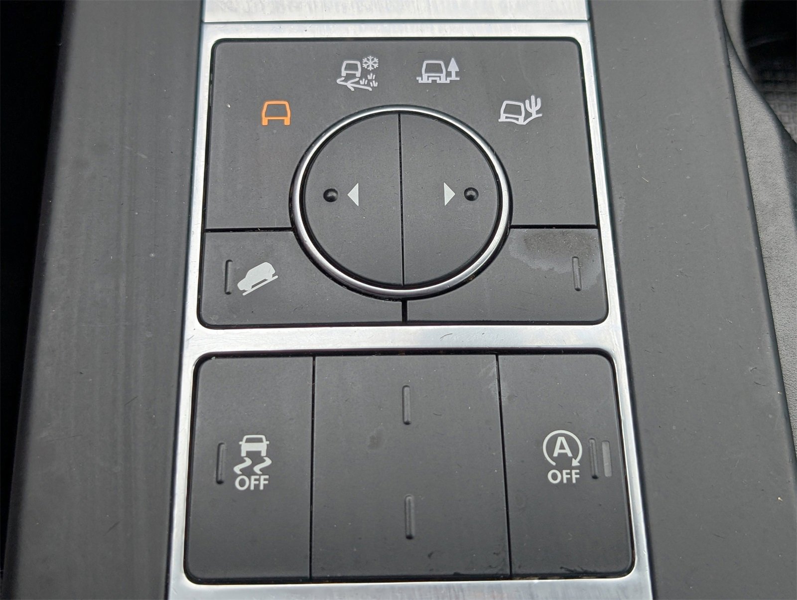 Used 2020 Land Rover Discovery SE image 24