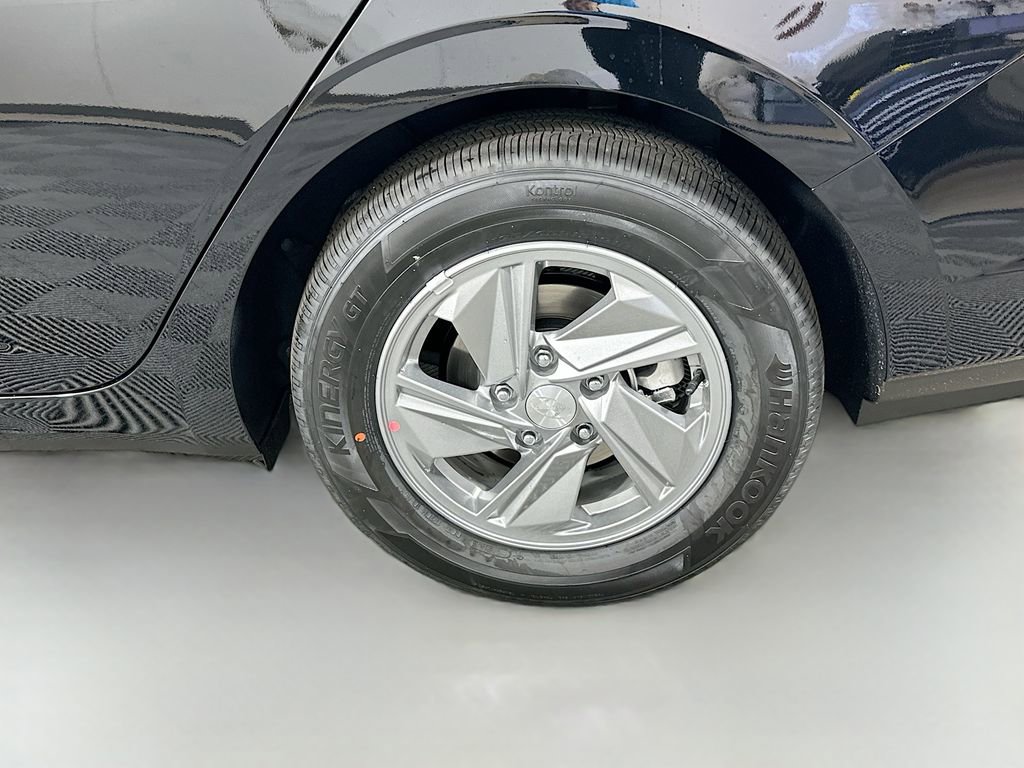 New 2026 Hyundai Elantra SE w/ Cargo Package image 21