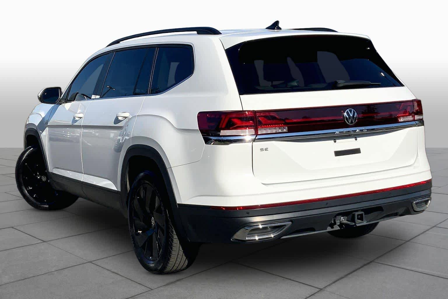 Used 2024 Volkswagen Atlas SE FWD image 12