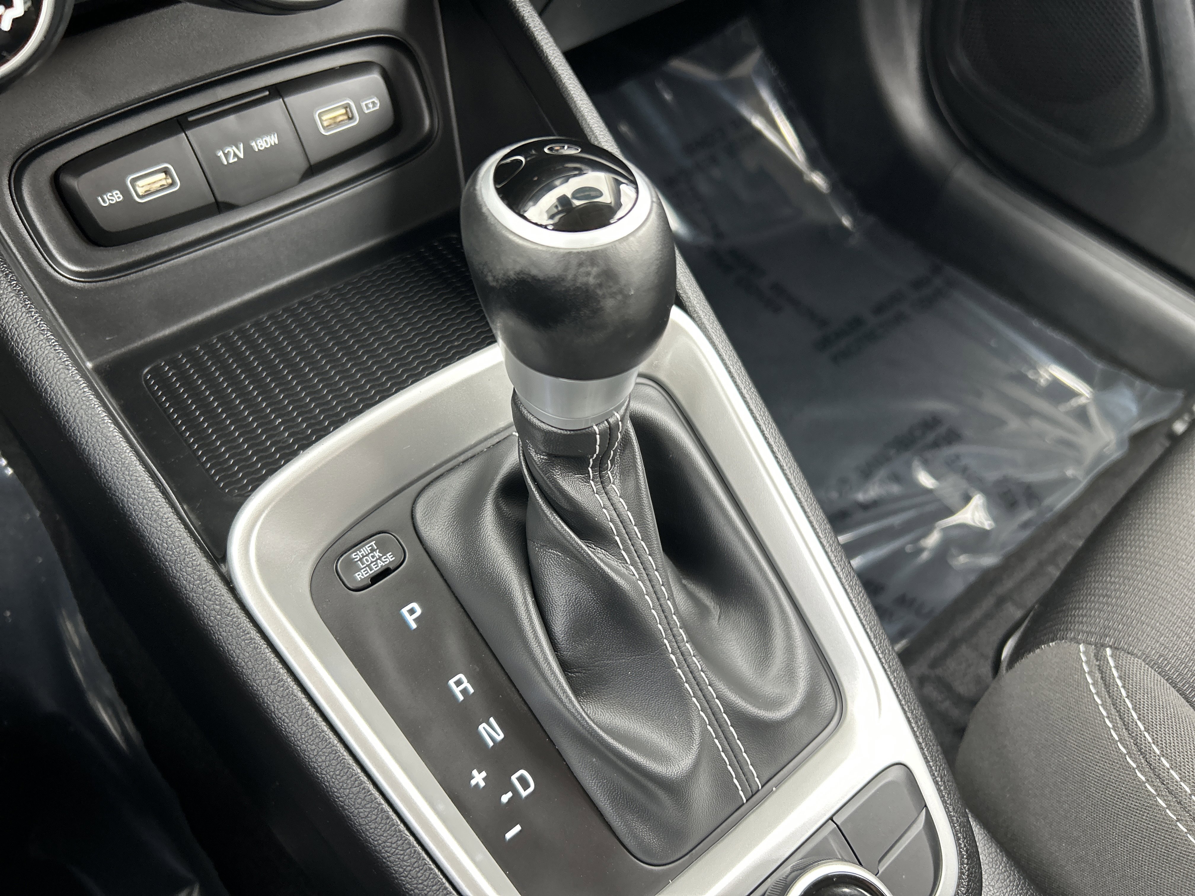 Used 2022 Hyundai Venue SEL image 24