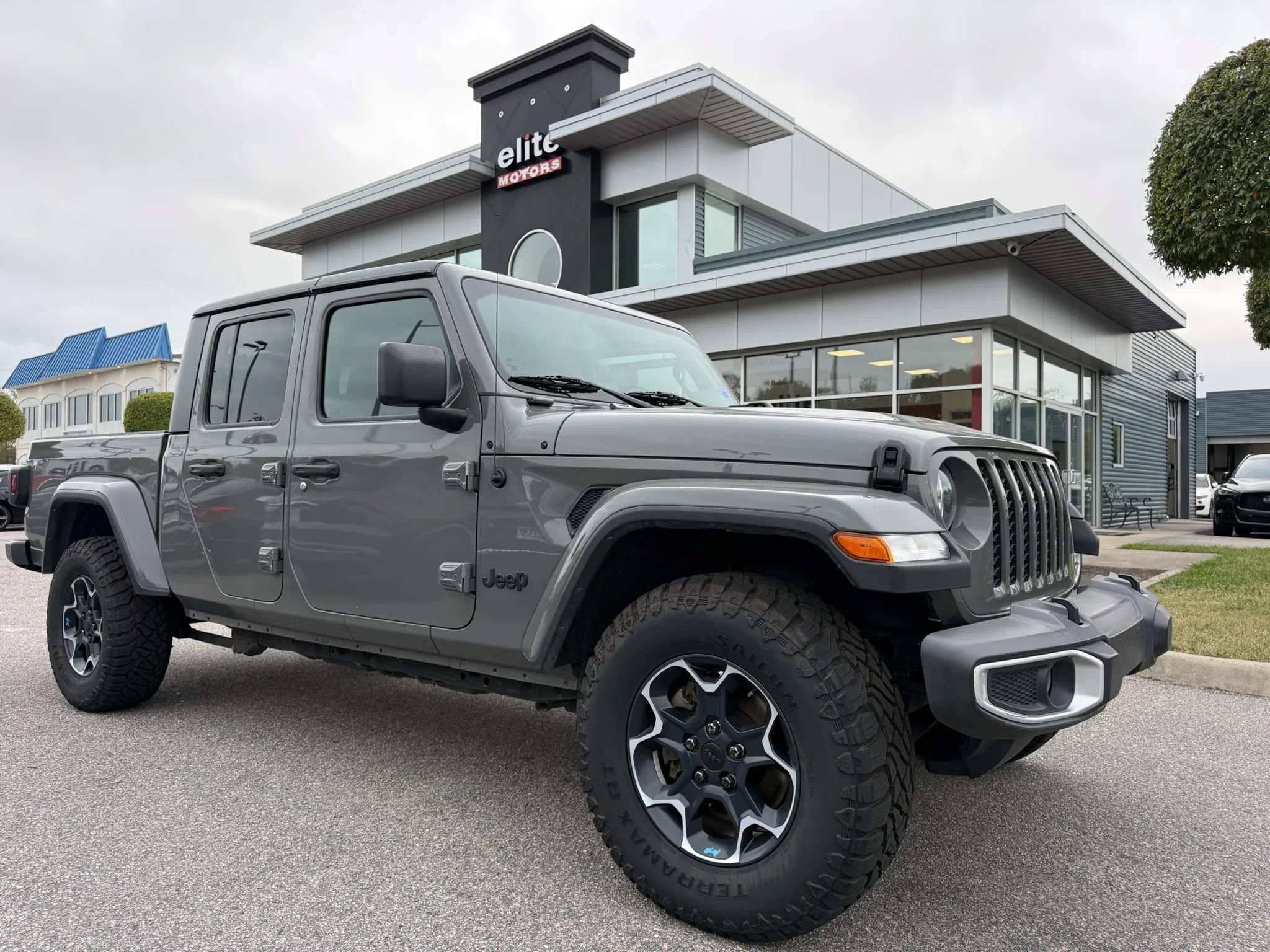 Used 2023 Jeep Gladiator Sport AWD/4WD image 1