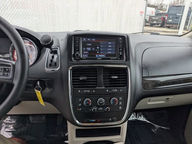 Used 2019 Dodge Grand Caravan SE w/ UConnect Hands-Free Group image 3
