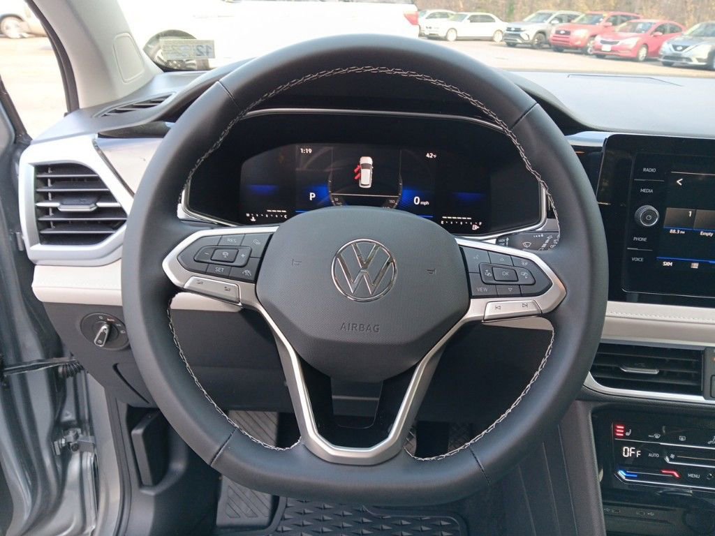Used 2025 Volkswagen Taos SE image 15