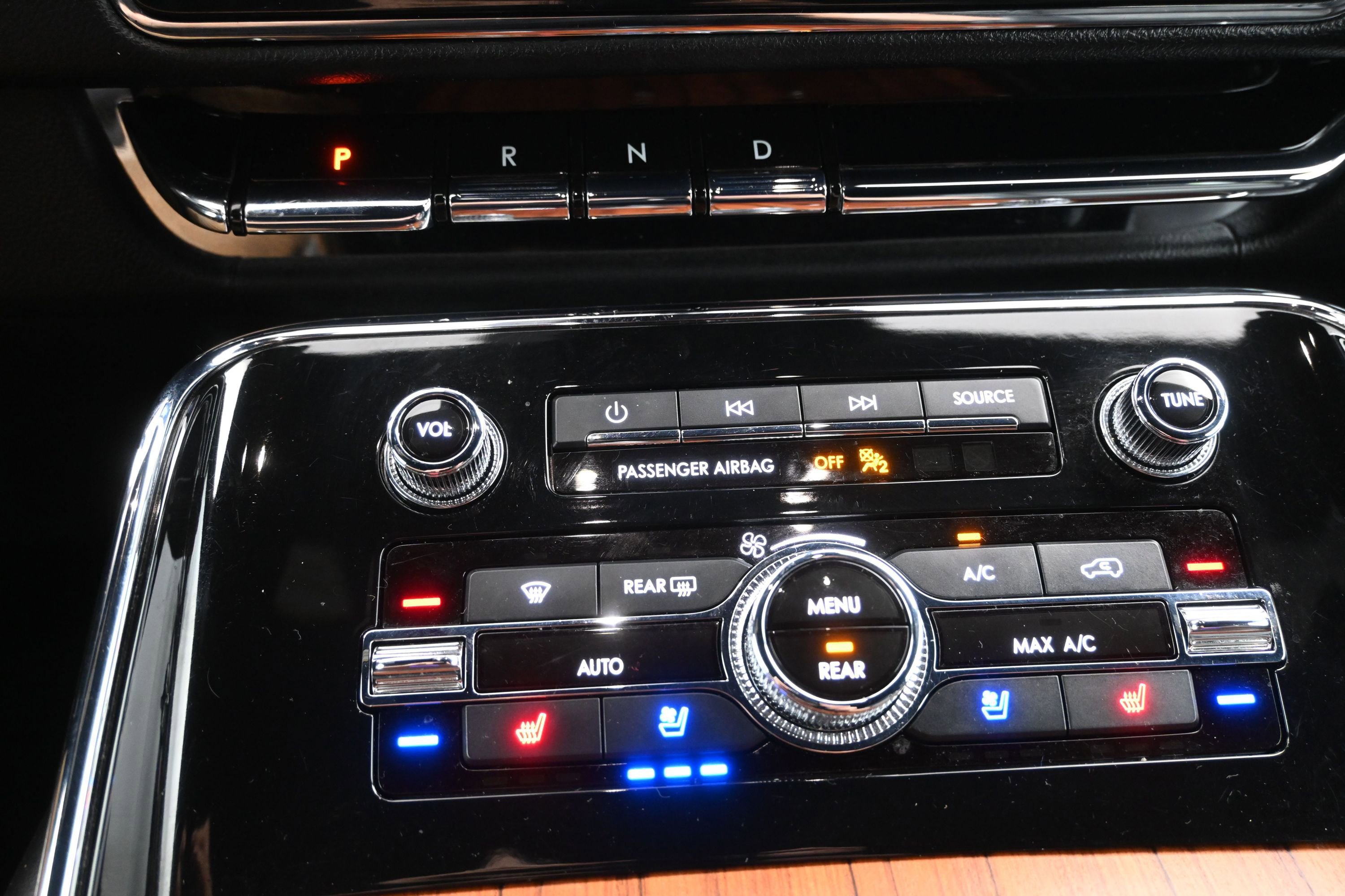 Used 2019 Lincoln Navigator Select w/ Technology Package AWD/4WD image 15