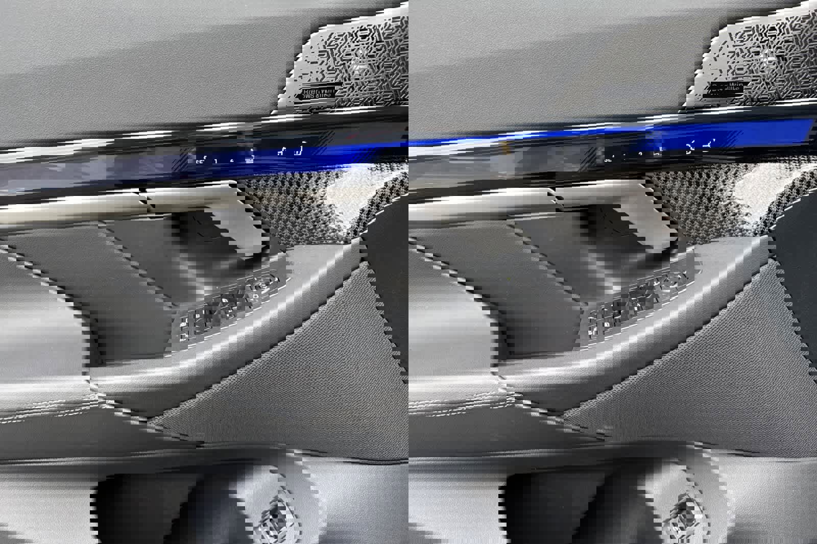 Used 2025 BMW M5 w/ Executive Package image 12