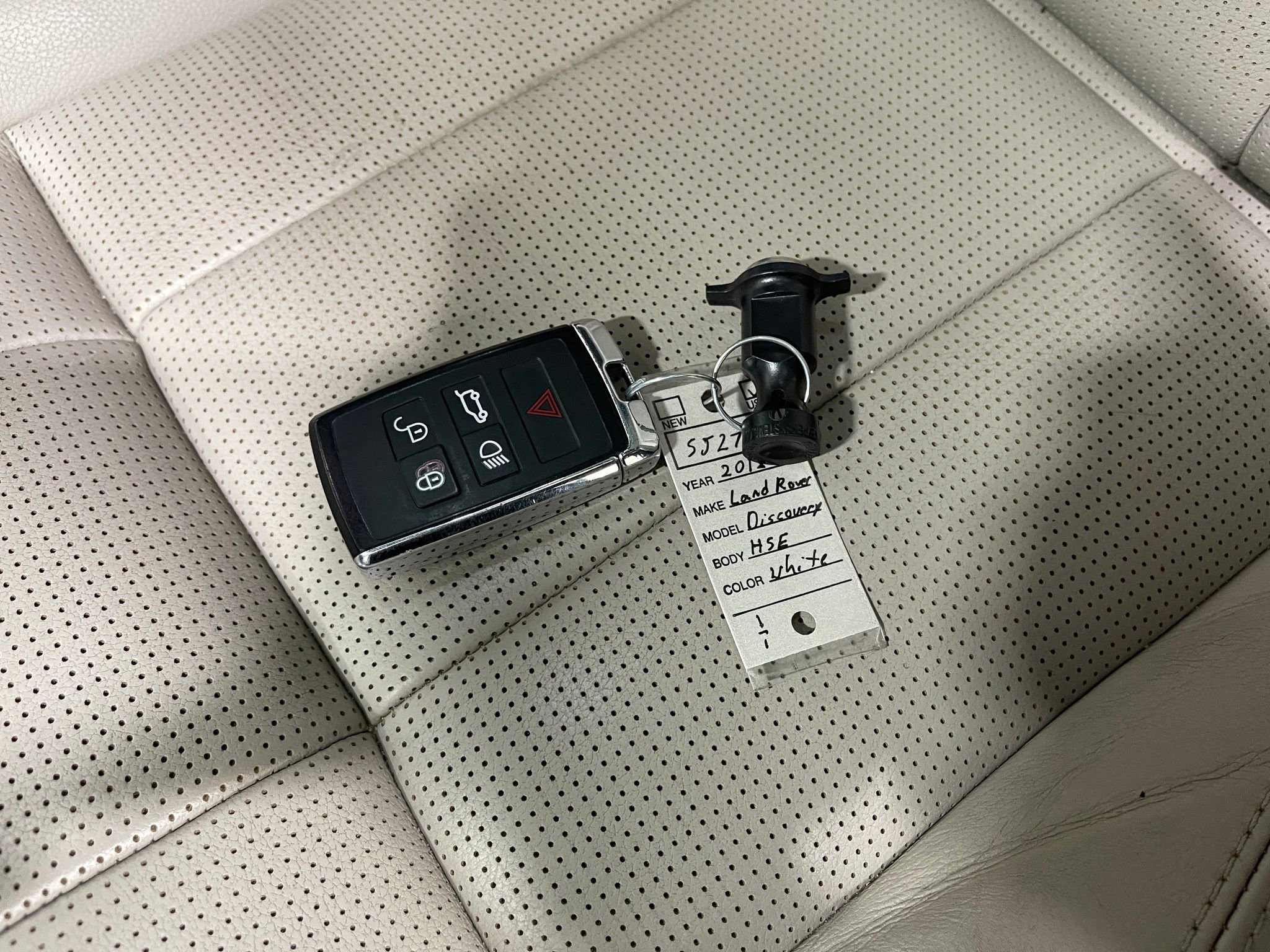 Used 2018 Land Rover Discovery HSE image 37