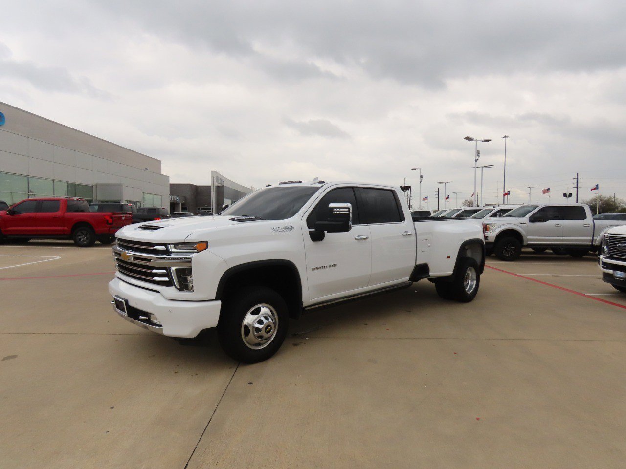 Used 2022 Chevrolet Silverado 3500 High Country w/ Technology Package image 2