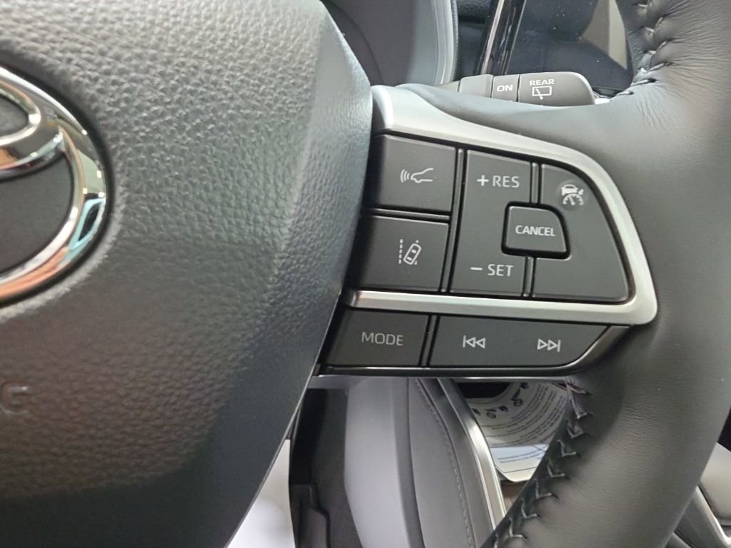 Used 2026 Toyota Highlander Limited image 31
