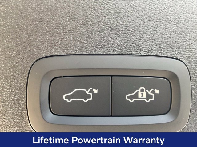 New 2026 Volvo XC40 B4 Core w/ Climate Package FWD image 24