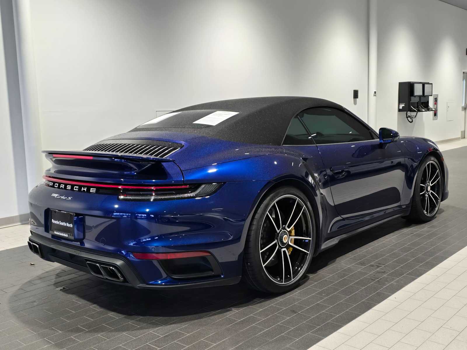 Used 2022 Porsche 911 Turbo S image 25