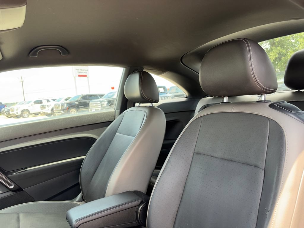 Used 2015 Volkswagen Beetle 1.8T Classic FWD image 10