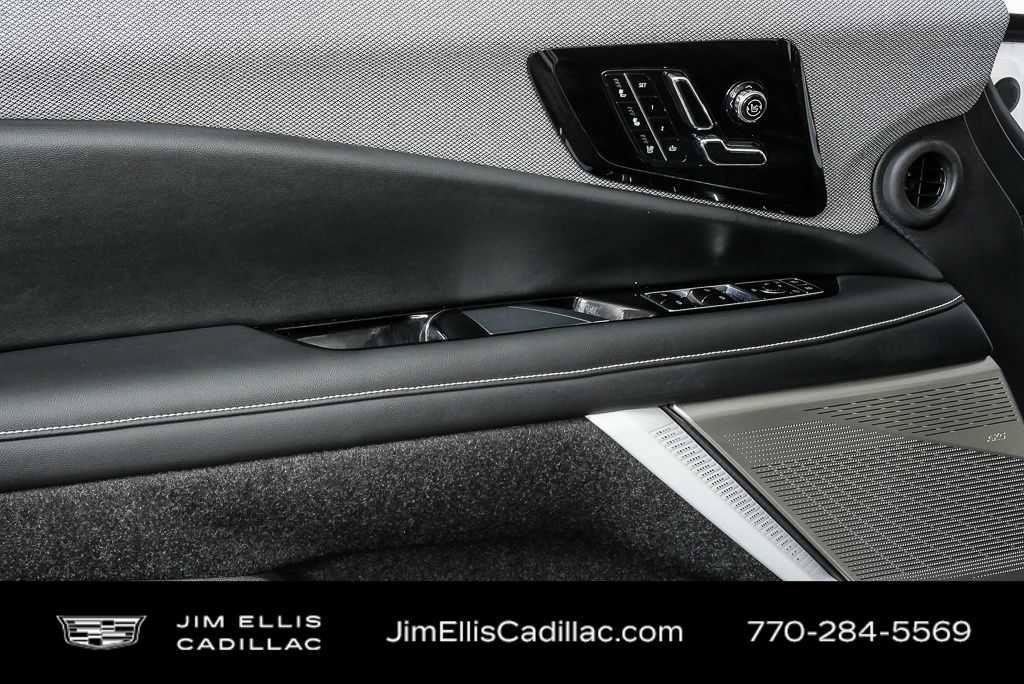 Certified 2025 Cadillac Optiq Luxury 2 w/ LPO, Floor Liner Package AWD/4WD image 6