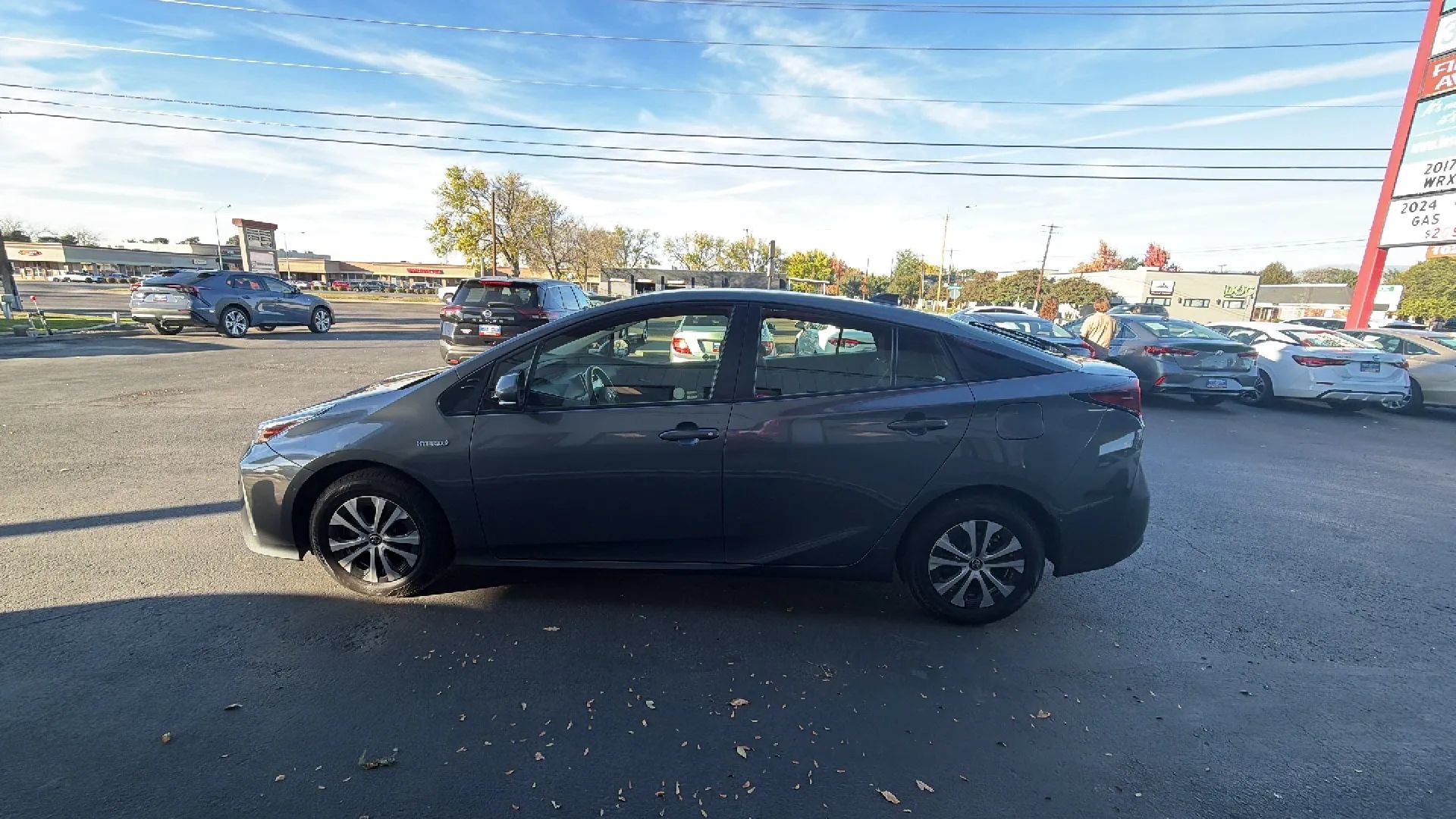Used 2020 Toyota Prius LE AWD/4WD image 4