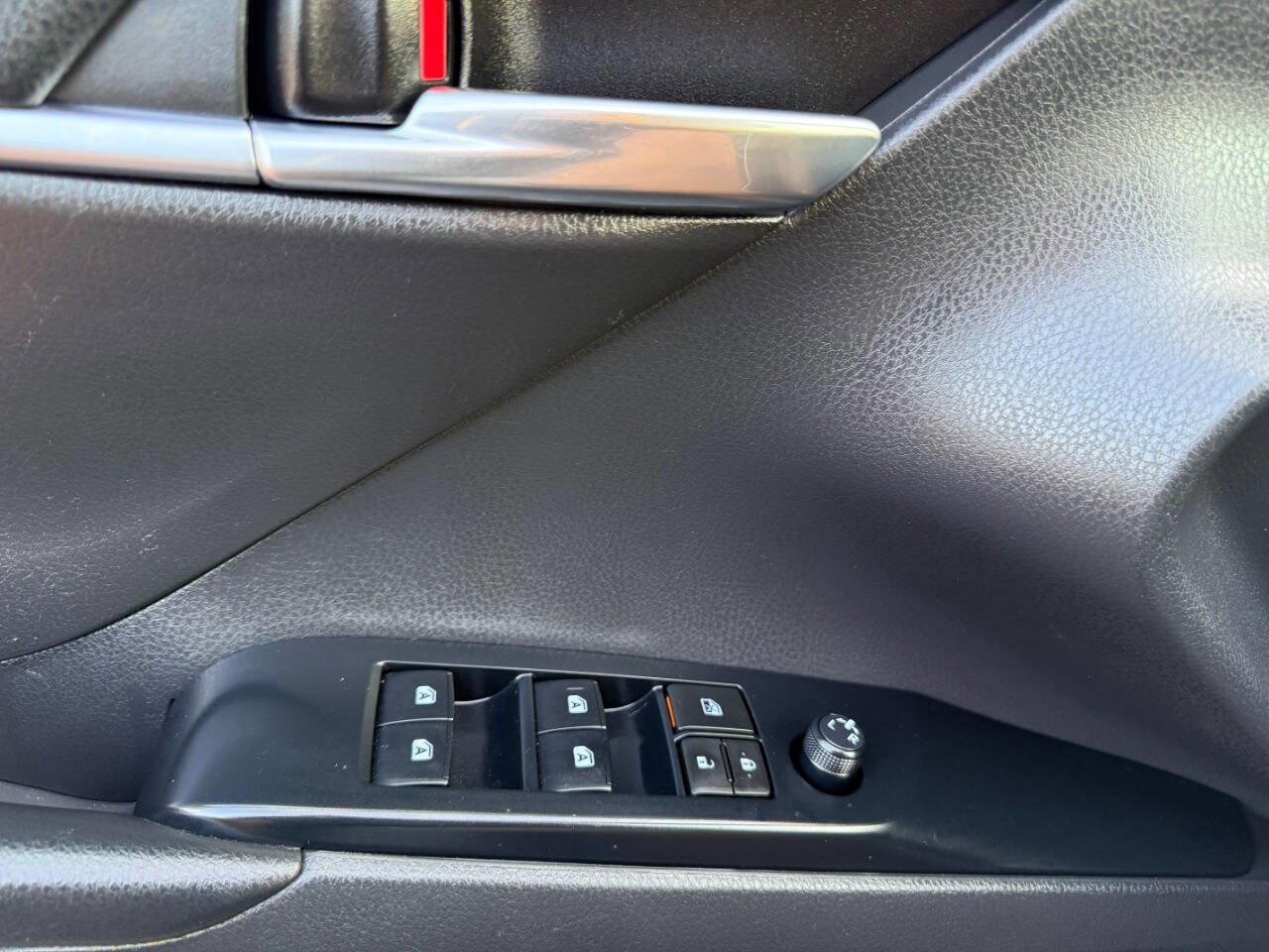 Used 2020 Toyota Camry LE image 40
