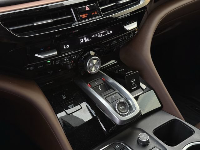 Used 2023 Acura MDX SH-AWD w/ Technology Package image 18