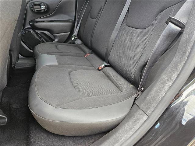 Used 2020 Jeep Renegade Altitude FWD image 16