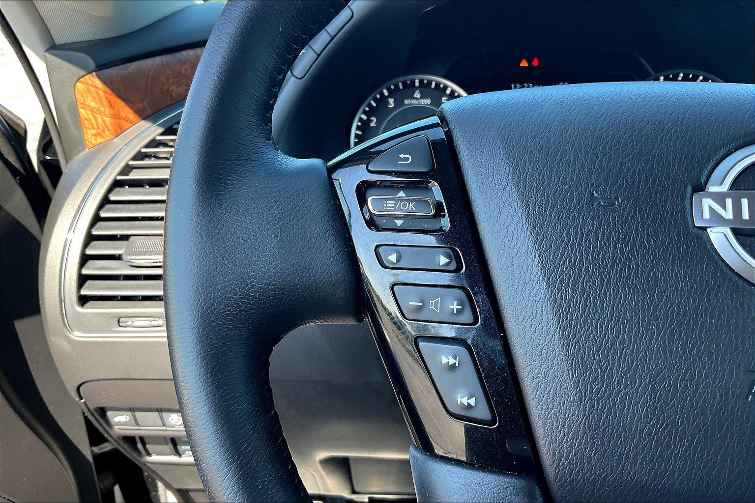 Used 2024 Nissan Armada SL w/ Cargo Package image 21