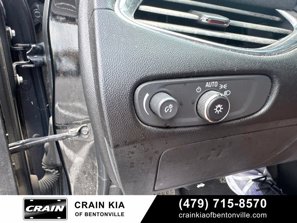 Used 2018 Chevrolet Malibu LT FWD image 15