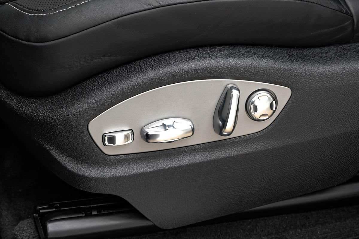 Used 2022 Porsche Macan S AWD/4WD image 30