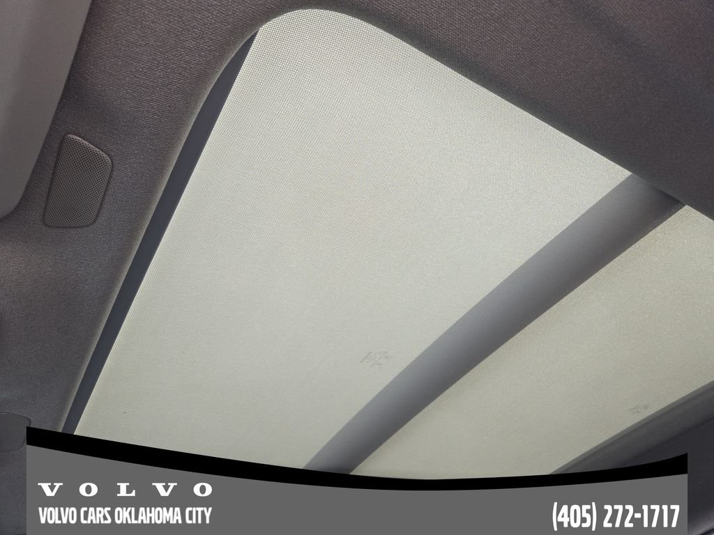 Certified 2025 Volvo XC40 B5 Core AWD/4WD image 19