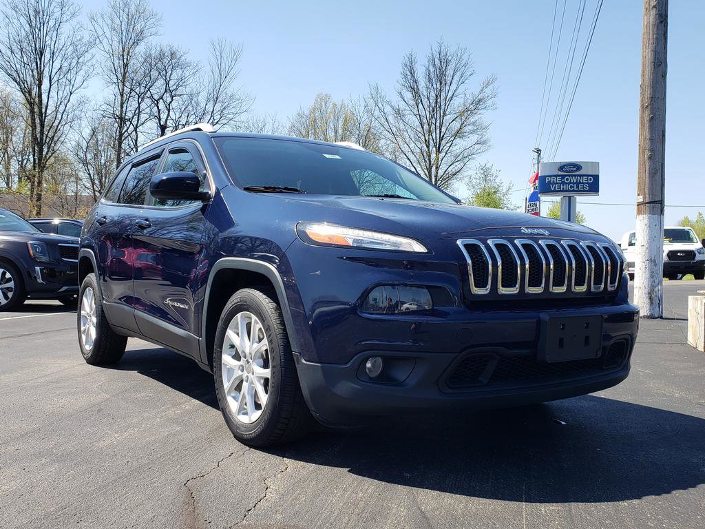 Used 2015 Jeep Cherokee Latitude w/ Cold Weather Group FWD image 3