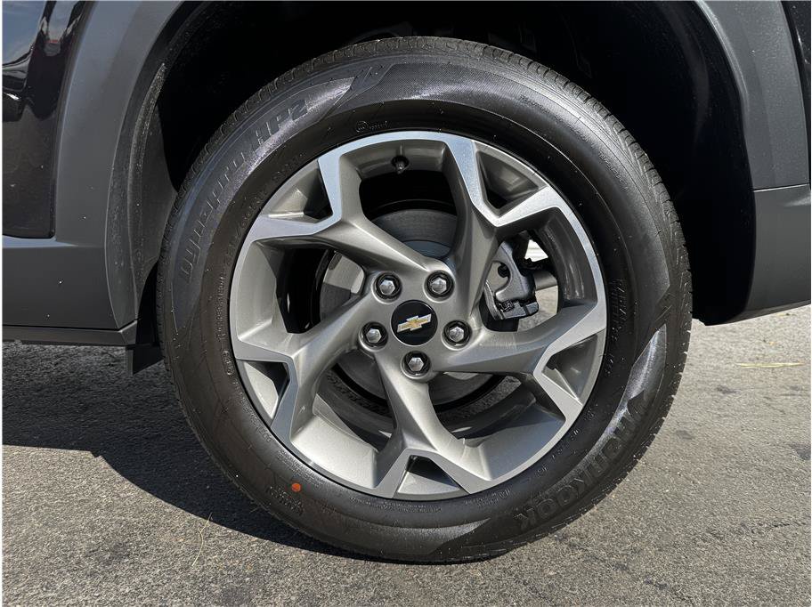 Used 2026 Chevrolet Trax LT FWD image 25
