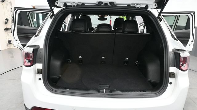 Used 2025 Jeep Compass Trailhawk AWD/4WD image 13