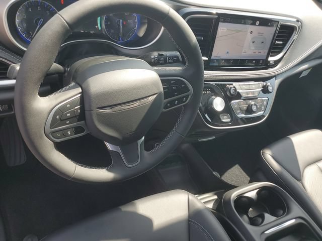New 2027 Chrysler Pacifica Select w/ Family Tech Group FWD image 18
