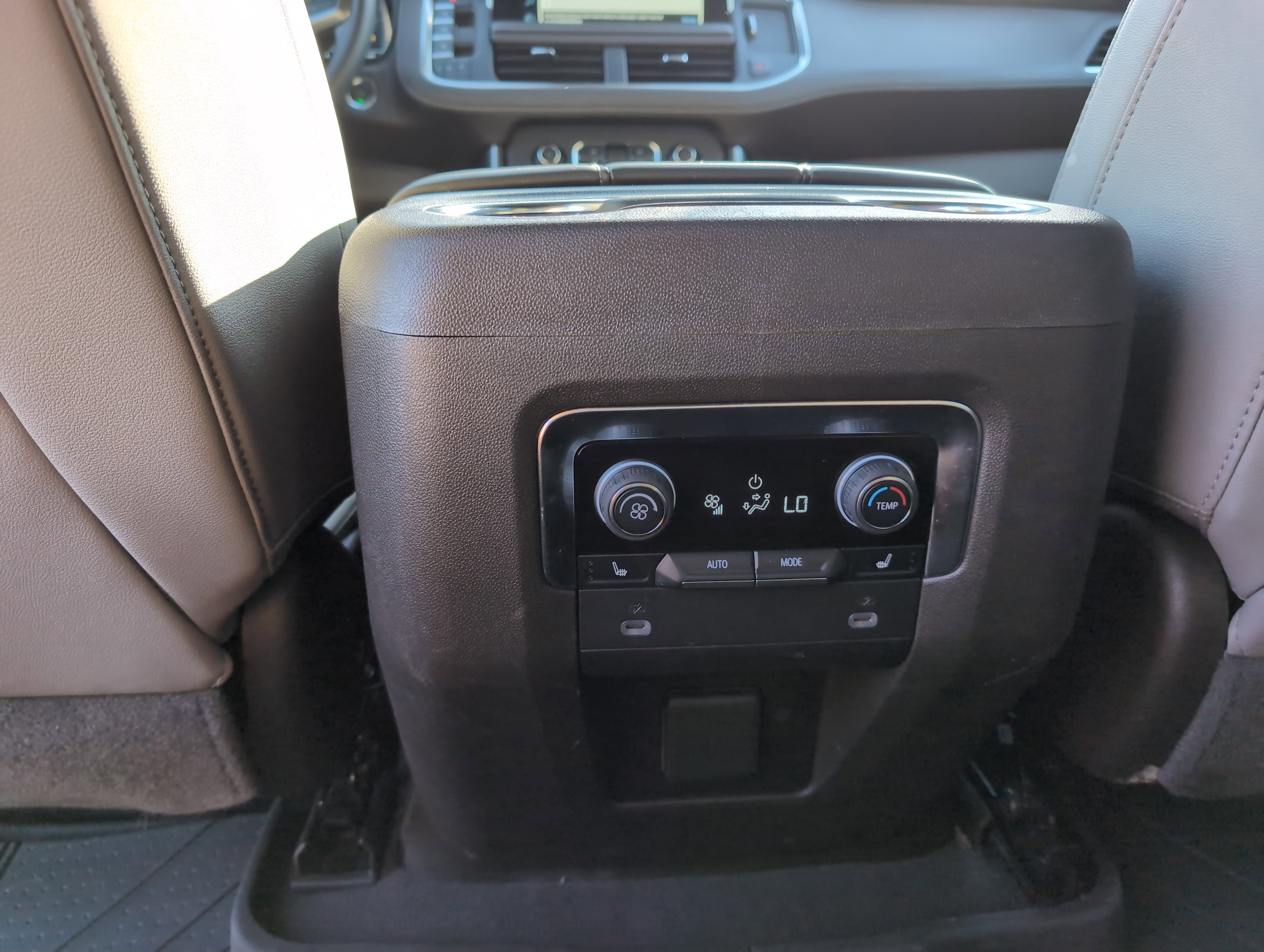 Used 2024 Chevrolet Tahoe Z71 w/ Luxury Package image 28