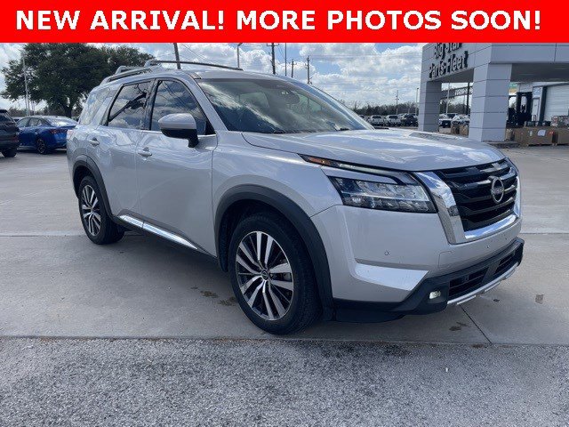 Used 2022 Nissan Pathfinder Platinum w/ Lighting Package (N92) image 2