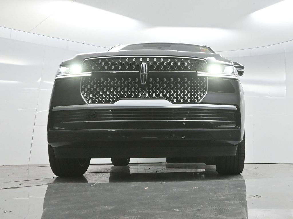 Used 2025 Lincoln Navigator Reserve image 53