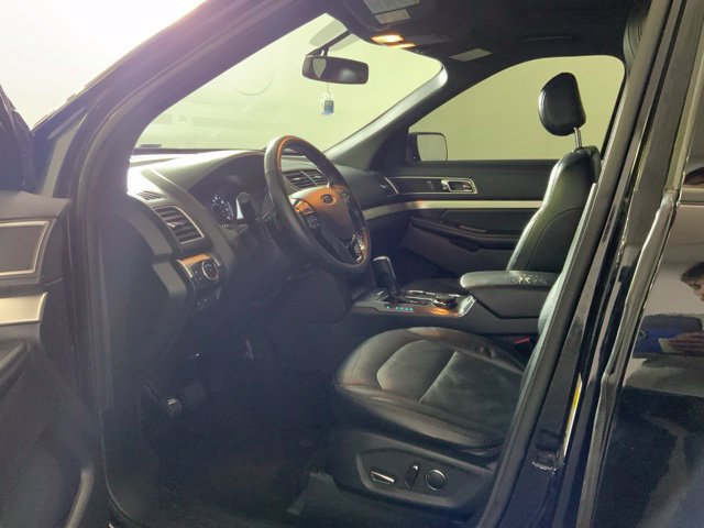 Used 2017 Ford Explorer XLT w/ Equipment Group 202A AWD/4WD image 16