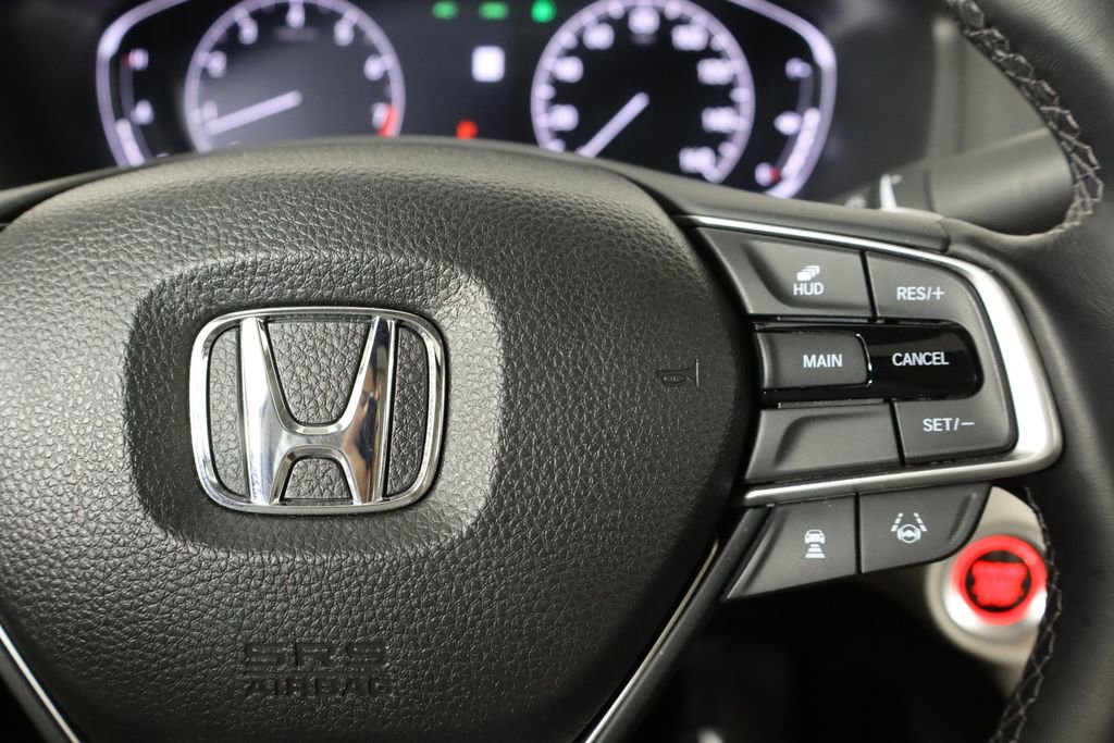 Used 2018 Honda Accord Touring image 10