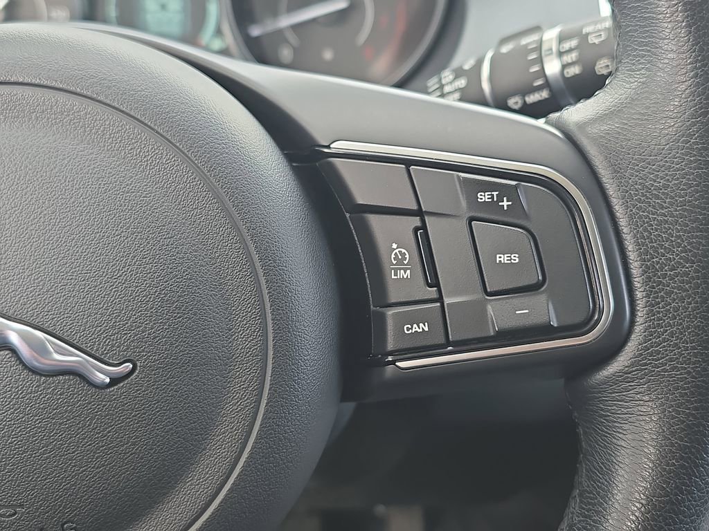 Used 2019 Jaguar E-PACE SE image 21