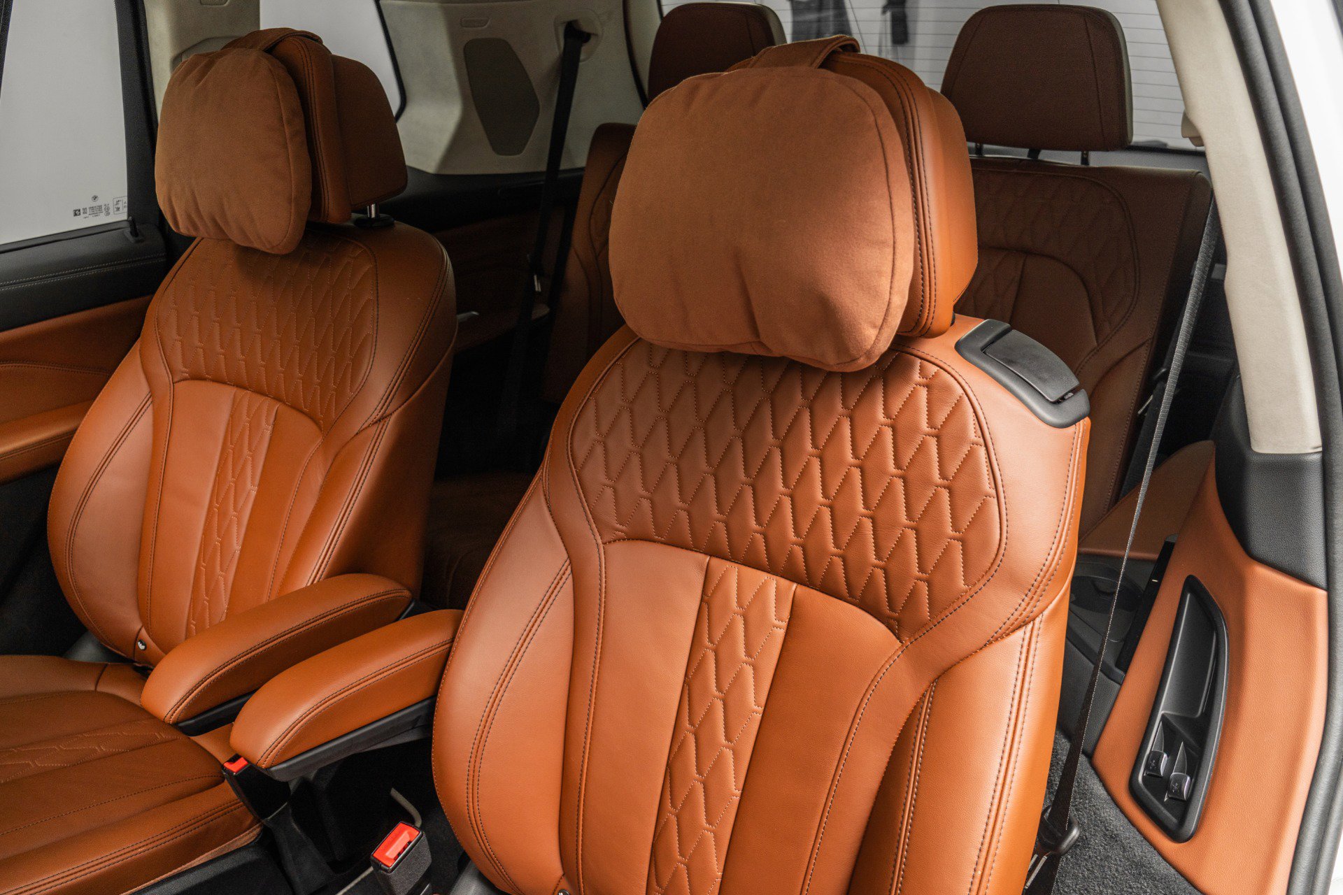 Used 2024 BMW ALPINA XB7 image 28