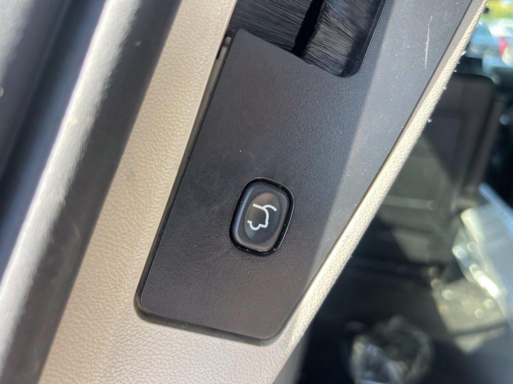 Used 2017 Dodge Grand Caravan SXT FWD image 19
