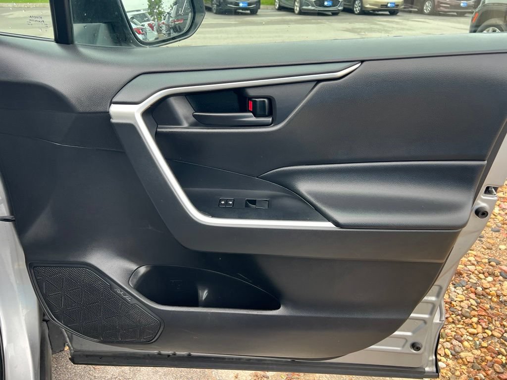 Used 2020 Toyota RAV4 LE FWD image 24