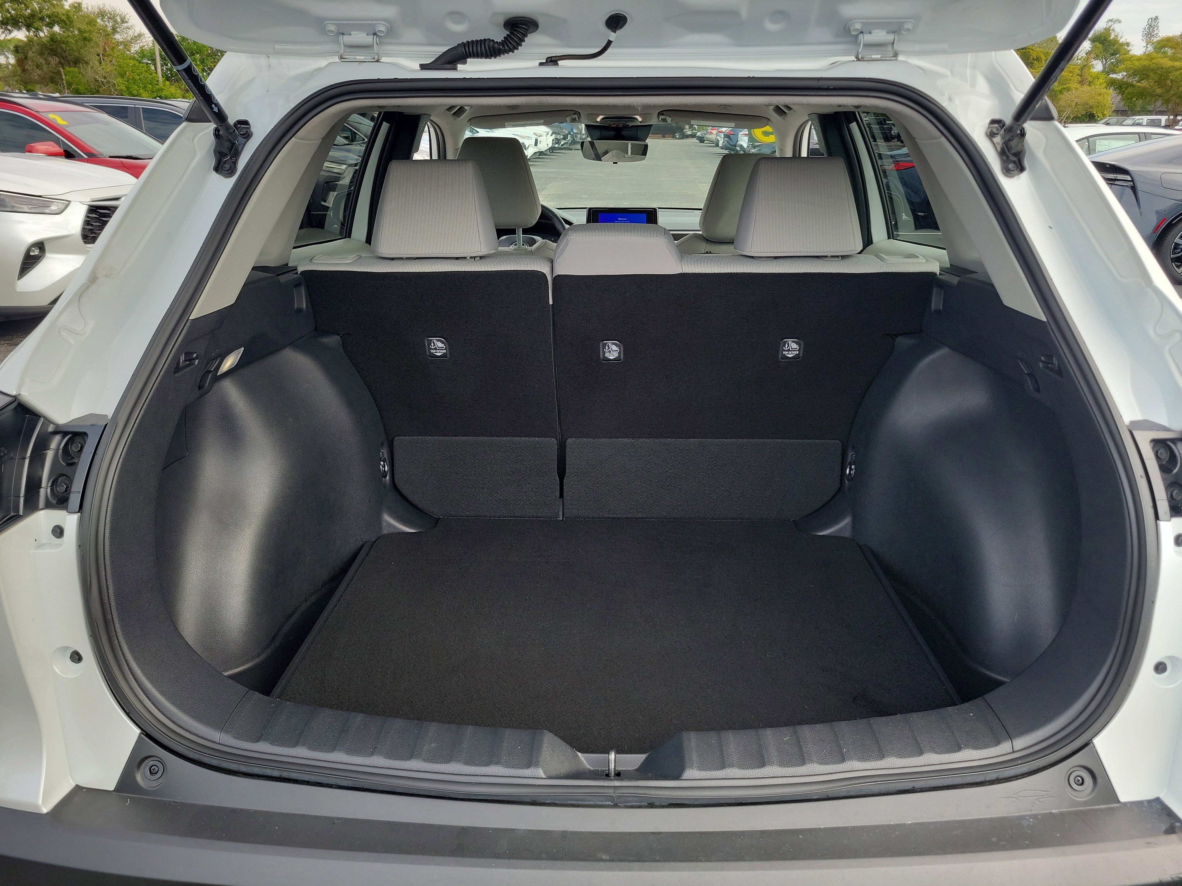 Used 2025 Toyota Corolla Cross LE image 12